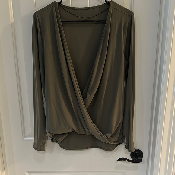 Lululemon top - Picture 1 of 3